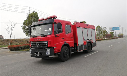 东风5.5吨泡沫消防车